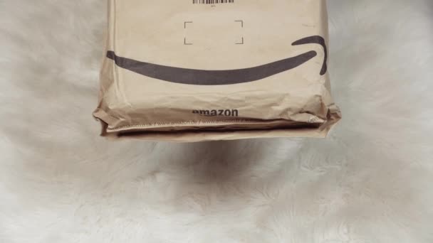 Marca Amazon Concepto Caja Entrega Línea Paquete Pedidos Entregados Mano — Vídeos de Stock