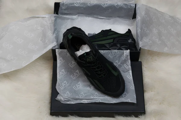 Unboxing Emporio Armani Online Bestelbon Weergave Van Geleverde Verpakking Met — Stockfoto