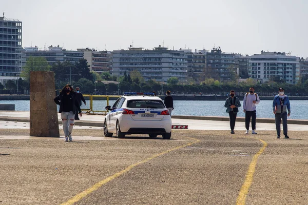 Thessaloniki Greek Police Car Patrolling Next Crowd Wearing Covid Masks — Stock Photo, Image