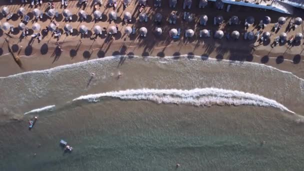Μεσογειακό Ανάγλυφο Ελληνικό Beach Bar Τοπίο Drone Εξακολουθεί Γυρίζεται Άγνωστους — Αρχείο Βίντεο