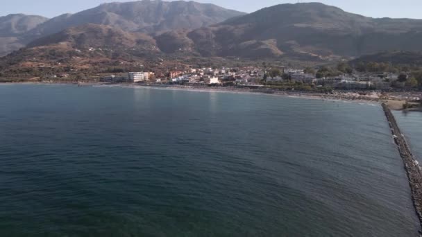 Terreno Mediterráneo Griego Playa Bar Paisaje Drone Disparo Con Los — Vídeo de stock
