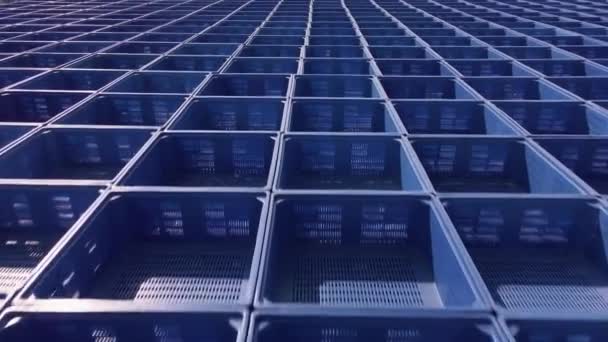 Unbranded Opslag Plastic Container Kratten Drone Schot Een Buitenruimte Luchtfoto — Stockvideo
