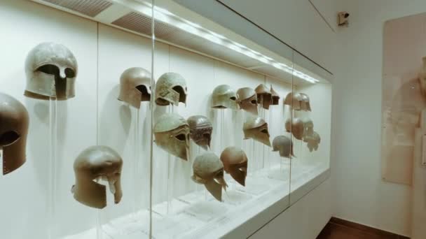 Olympia Greece Archaeological Museum Interior Exhibits Room Classical Times Helmets — 图库视频影像