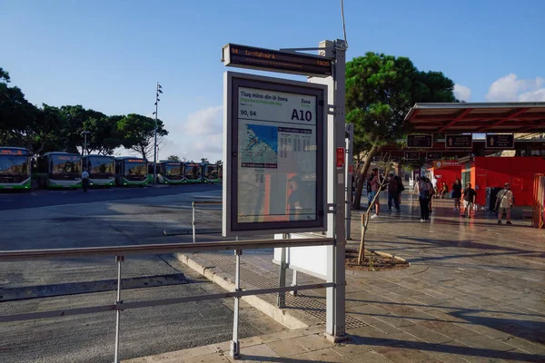 Valletta Malta Autobus Trasporto Pubblico Terminal Con Folla Autobus Diesel — Foto Stock