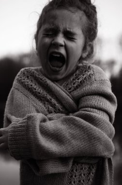 Küçük bir çığlık atan kız portresi