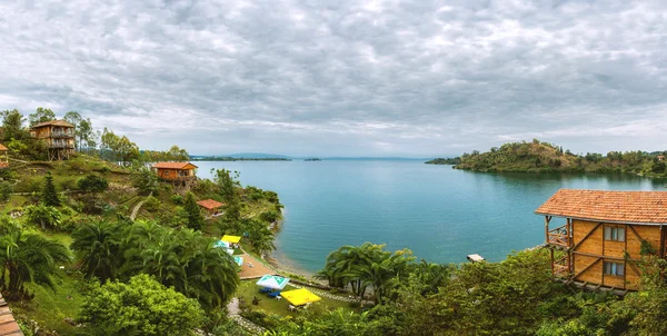 Panoramautsikt över sjön. — Stockfoto