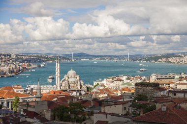 Birbirlerinin elini tutun kaç gün batımını izlemek. 