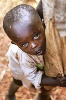 Küçük, utangaç Afrikalı Çocuk.