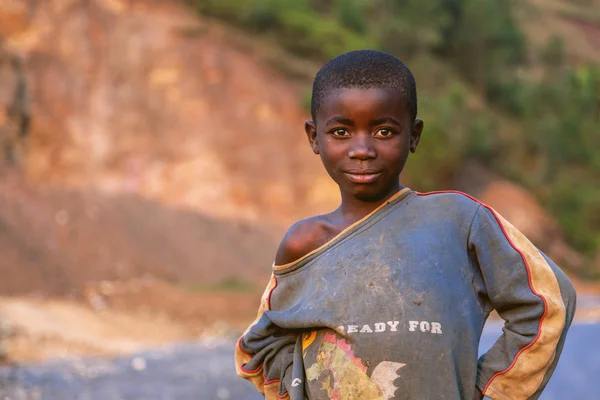 A criança africana que sorri . — Fotografia de Stock