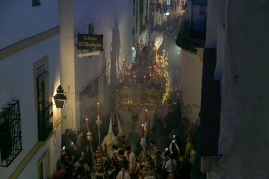 Cordoba, İspanya - 26 Nisan 2018: Cordoba Semana Santa 'da Paskalya Pazartesi İşlemleri