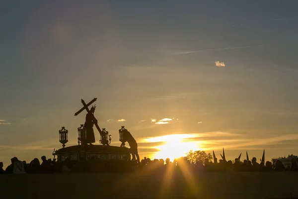 Cordoba, İspanya - 26 Nisan 2018: Cordoba Semana Santa 'da Paskalya Pazartesi İşlemleri