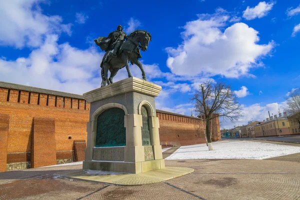 Prens Dmitry Donskoy anıt