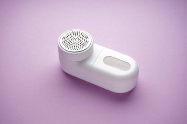 Renkli arka planda modern kumaş traşı. Yakın plan..