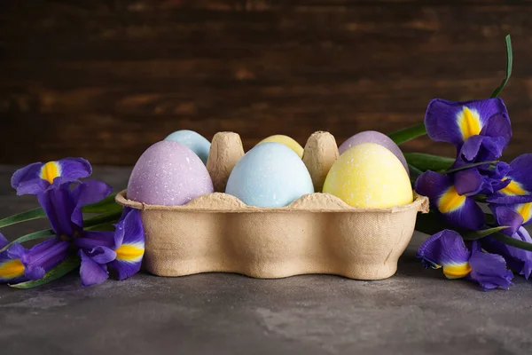 Multi Colored Easter Eggs Cardboard Box Fresh Flower Wooden Background — Stock Photo, Image