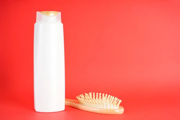 Shampoo Bottle Wooden Hair Brush Red Background Space Text — Stock Photo, Image