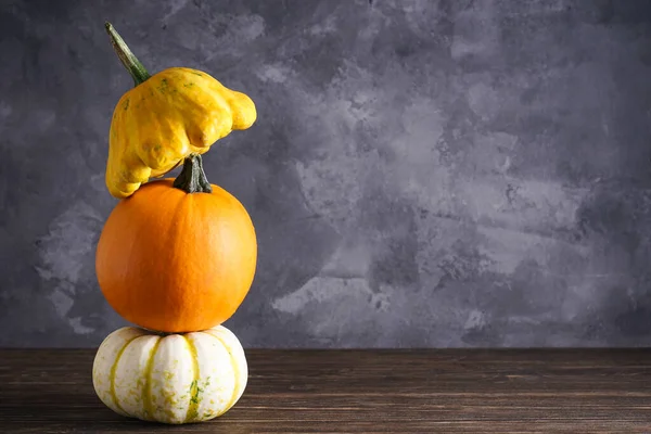 Halloween Pumpor Träbord Ort För Text — Stockfoto