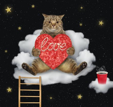Bej renkli bir kedi bulut sandalyesinde oturur ve kalp şeklinde bir sosisi gece kahveyle yer..