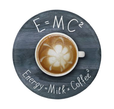 Bir fincan kahve ahşap yuvarlak bir tahtanın üzerinde. Beyaz arka plan. İzole edilmiş.