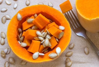 Sembol - kalp, farklı fındık oluşur. Kavram - sağlıklı gıda.