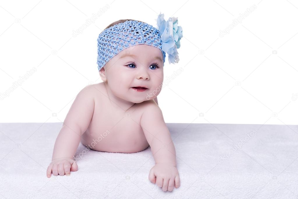 Joli Bebe Souriant Avec Fleur Bleu Bow Sur Sa Tete Photographie Irinalapet C Joli Bebe Souriant Avec Fleur Bleu Bow Sur Sa Tete Photographie Irinalapet C