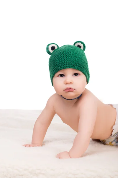 yumuşak battaniye örgü kurbağa şapka içinde şirin bebek