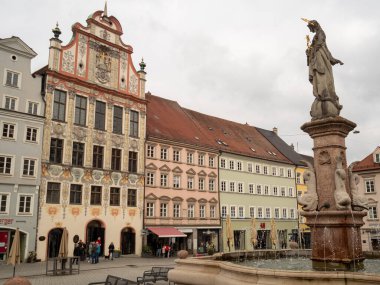 Eski şehrin başkenti, bölgenin en ünlü şehirlerinin başkenti.