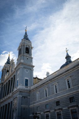 Madrid 'deki Santa Maria de la Real Katedrali' nin 16 Ocak 2018 'deki görüntüsü.