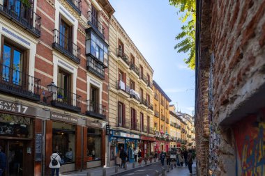 Barselona, İspanya - Eylül 20, 20 0 17: Tipik şehir manzarası, renkli binalar