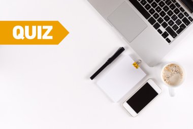 metin kopya alanı ile masa üzerinde quiz