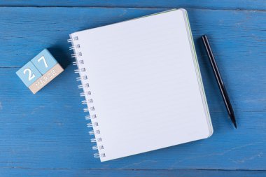 Küp takvim ve dizüstü