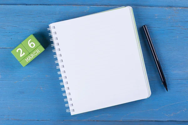 Küp takvim ve dizüstü