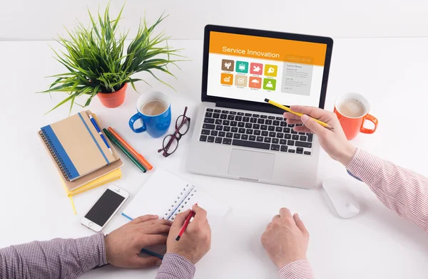 laptop Servisi yenilik metin üstünde perde ile