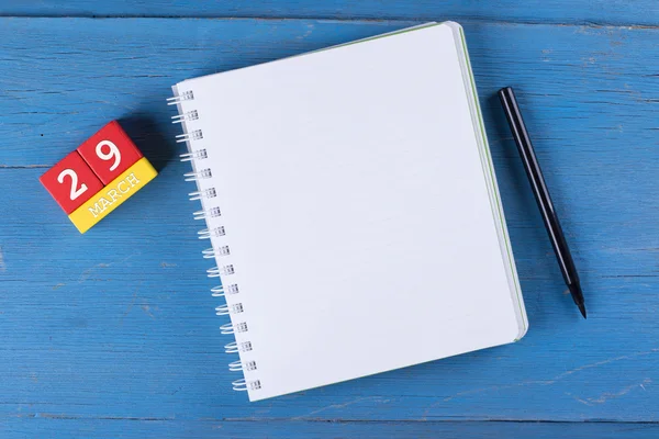 Küp takvim ve dizüstü