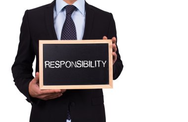 Mini yazı tahtası tutan işadamı