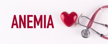 Steteskop ve kalp şekli