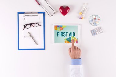 doktor dijital tablet tutuyor