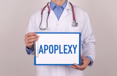 Ayakta ve Pano tutan doktor