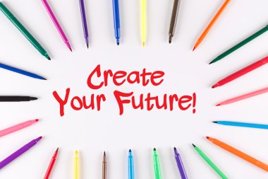 Daire oluşturan renkli işaretleyicileri