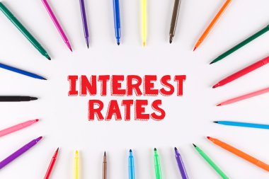 Daire oluşturan renkli işaretleyicileri