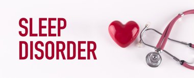 Steteskop ve kalp şekli