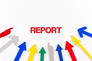 Renkli oklar merkeze gösterilen