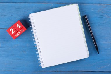 Küp takvim ve dizüstü