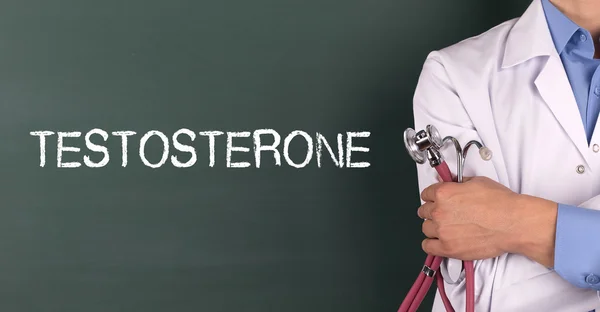 Doctor standing in front of blackboard — Stock Photo, Image