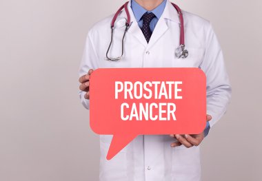 Konuşma balonu tutan doktor