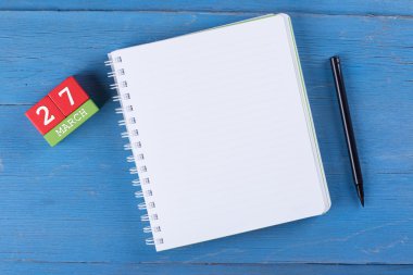 Küp takvim ve dizüstü