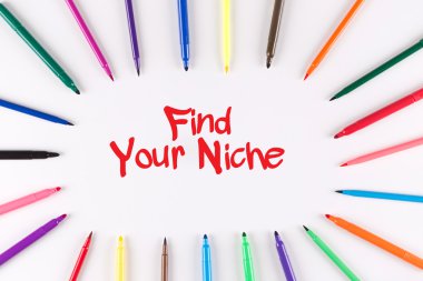 Daire oluşturan renkli işaretleyicileri