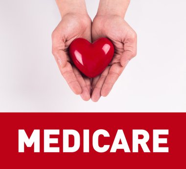 Kalp şekli tutan eller