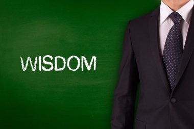 Blackboard karşı ayakta işadamı