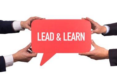 Kırmızı konuşma balonu tutan adamlar