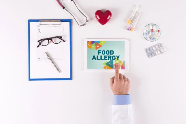 Doctor holding digital tablet — Stock Photo, Image